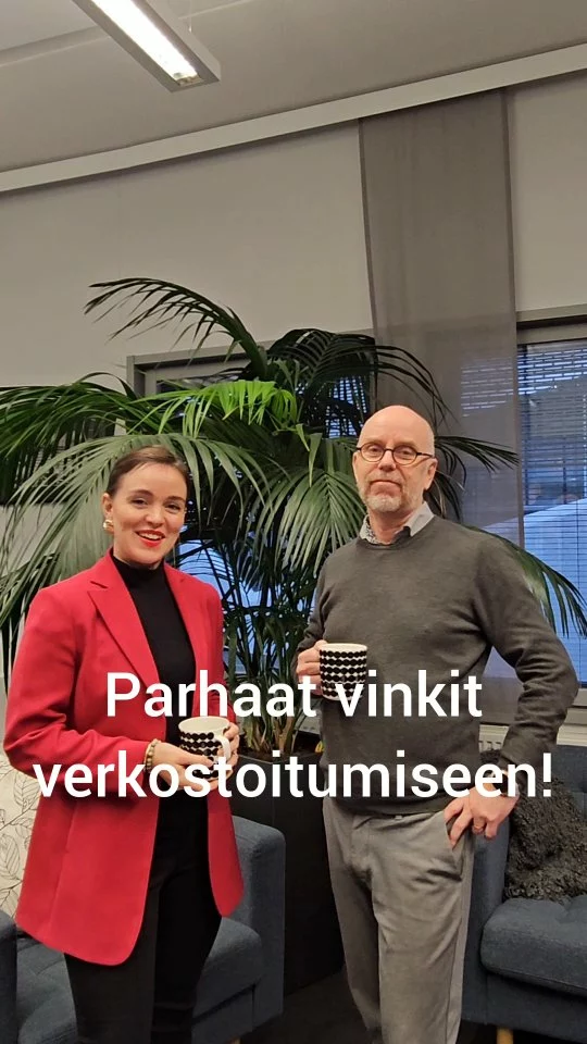 Meidän tapahtumissa saa ja kannattaa verkostoitua! Kuinka pääsee hyvään alkuun? Tässä muutama vinkki:

👉 Mieti omat tavoitteet valmiiksi
👉 Katso ketä muita on tulossa tapahtumaan, kenen kanssa haluaisit verkostoitua ja miksi ja mistä aiheesta tilaisuudessa puhutaan 
👉 Valmistele oma hissipuhe, aina kannattaa olla valmiina esittelemään itsensä ytimekkäästi
👉 Tilaisuudessa lähesty rohkeasti tuntemattomiakin ja sellaisia henkilöitä joiden kanssa haluat erityisesti verkostoitua. Keskustelun avauksen voi napata vaikka tilaisuuden teemasta tai alustuspuheenvuoroista.
👉 Tilaisuuden jälkeen pidä yllä yhteyksiä ja osallistu keskusteluun

Nähdään siis tulevissa tilaisuuksissa ja verkostoidutaan! 
#k2tre